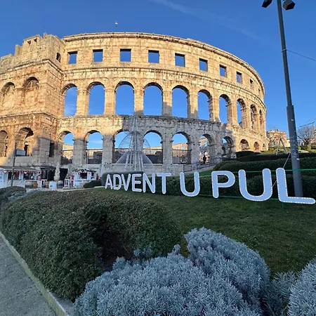 Flowers Pula, Center 아파트 풀라