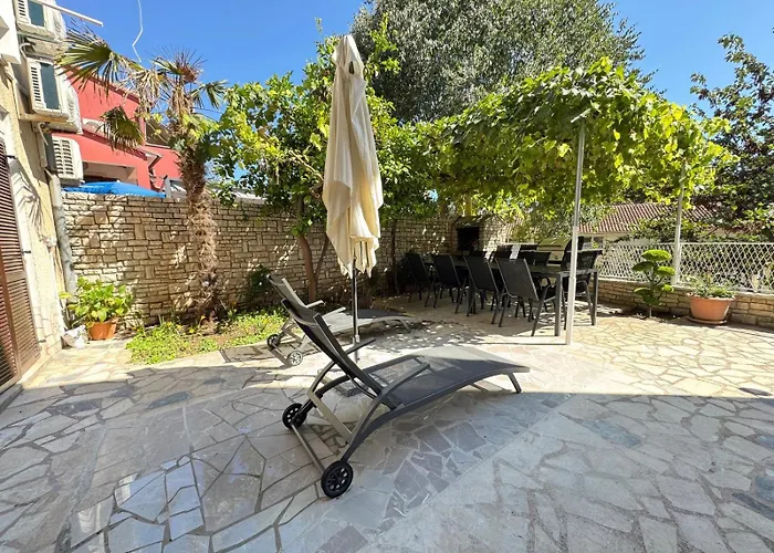 Flowers Pula, Center * 풀라