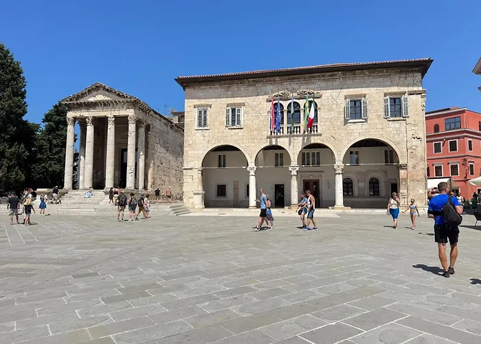 Flowers Pula, Center * 풀라