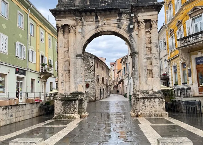 Flowers Pula, Center * 풀라