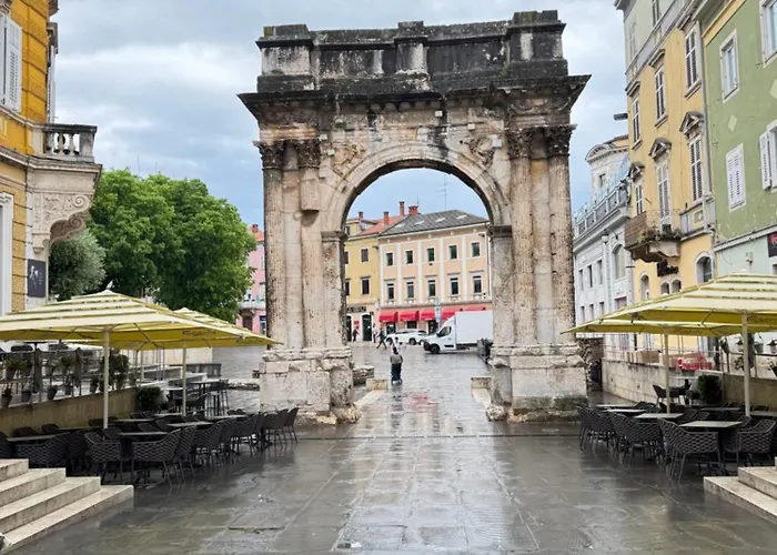 Flowers Pula, Center 아파트