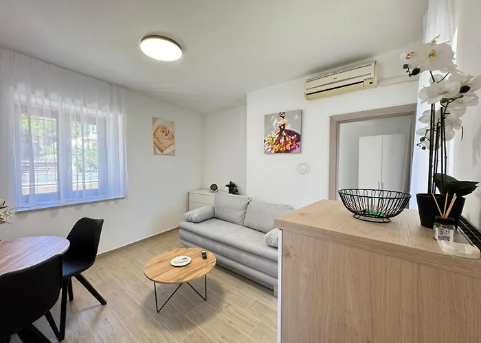 Flowers Pula, Center 아파트