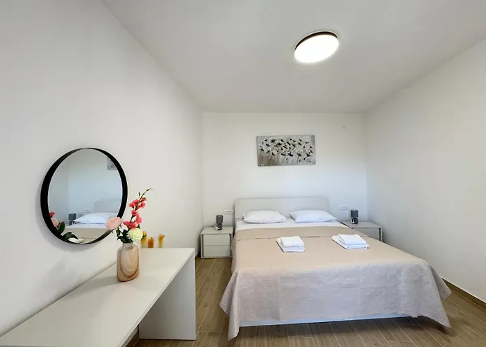 Flowers Pula, Center * 풀라