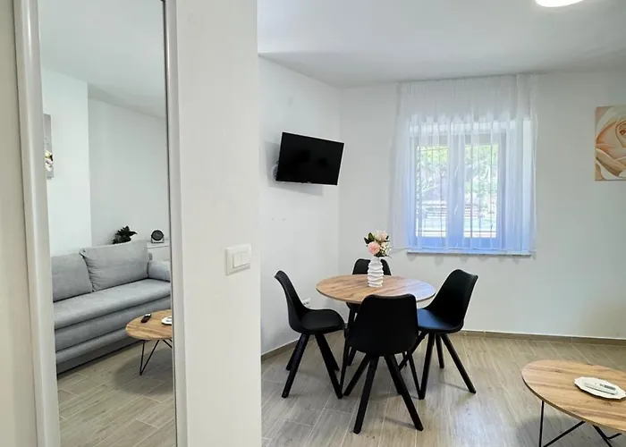 Flowers Pula, Center 아파트