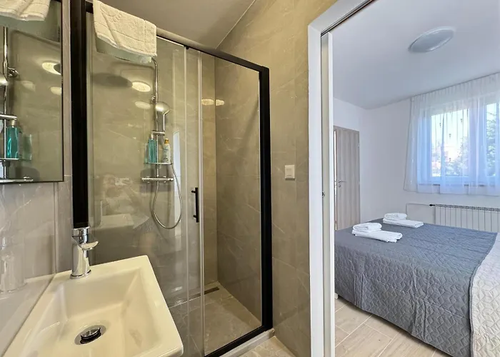 Flowers Pula, Center * 풀라