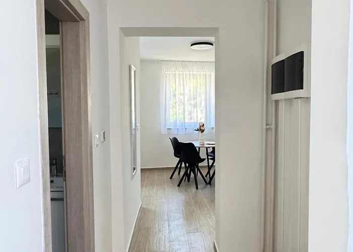 Flowers Pula, Center *