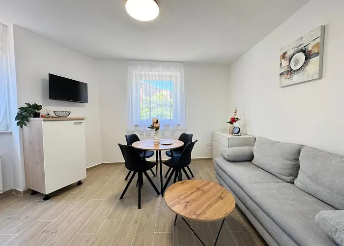 Flowers Pula, Center * 풀라