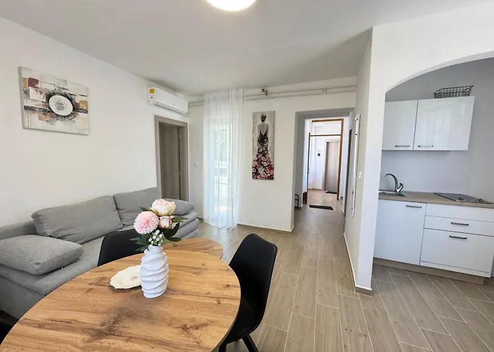 Flowers Pula, Center 아파트 풀라