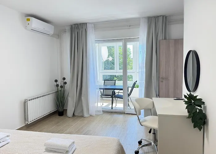 Flowers Pula, Center *