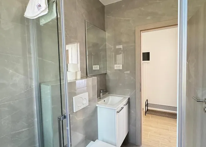 Flowers Pula, Center 풀라