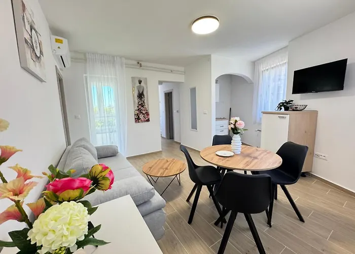 Flowers Pula, Center 아파트 풀라